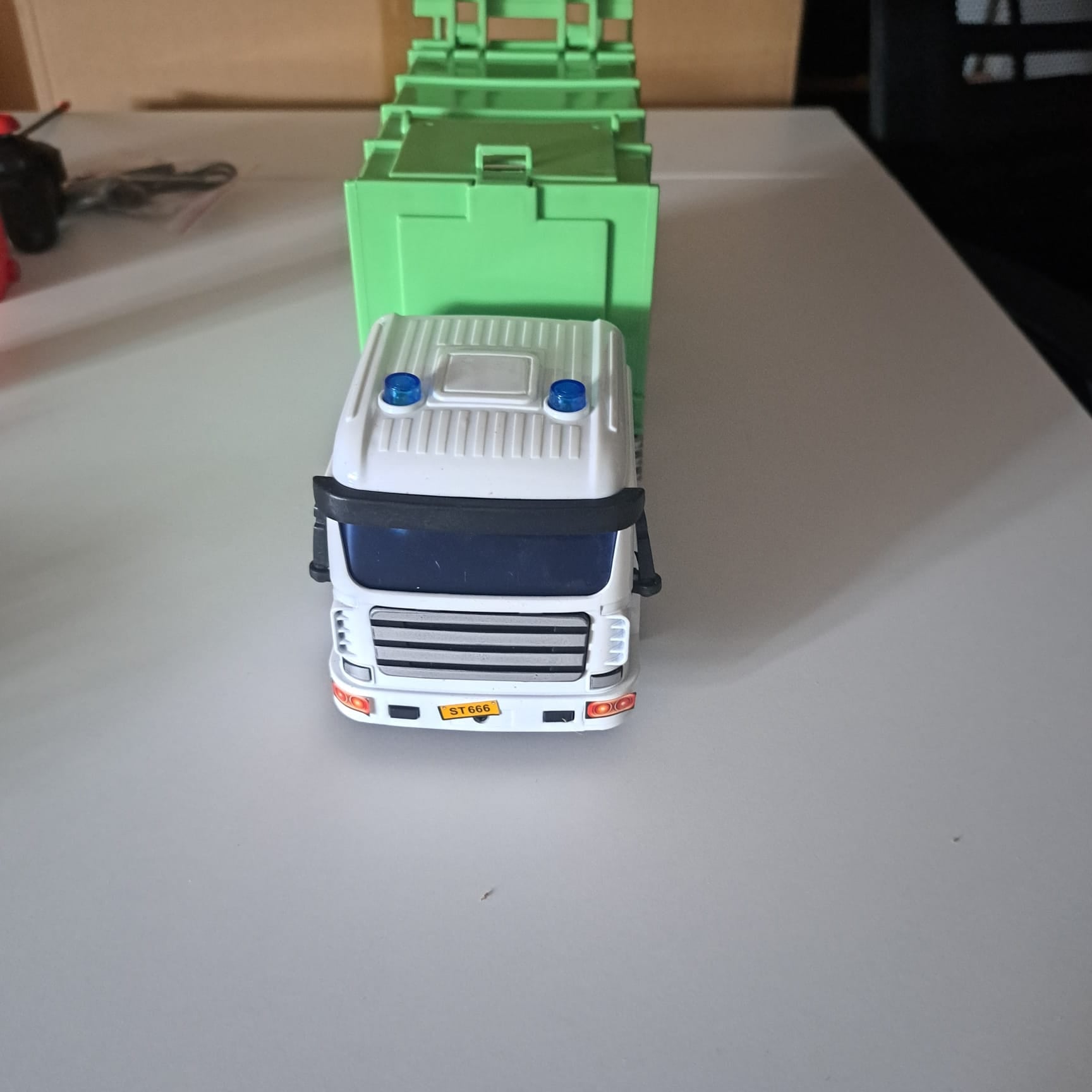 Ferngesteuertes Müllauto