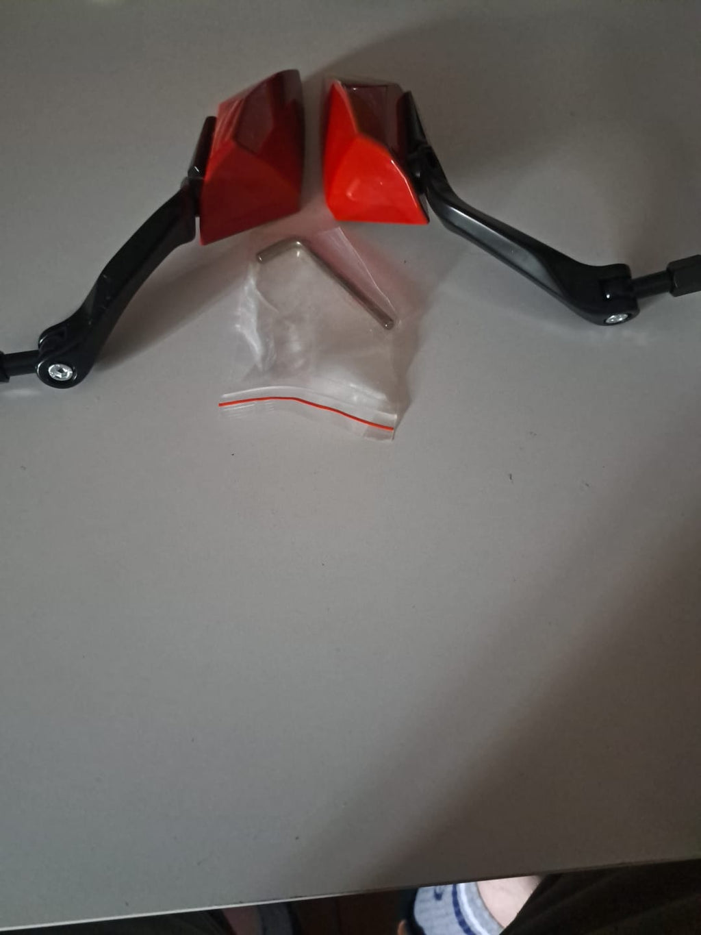 Roller Spiegel Farbe Rot