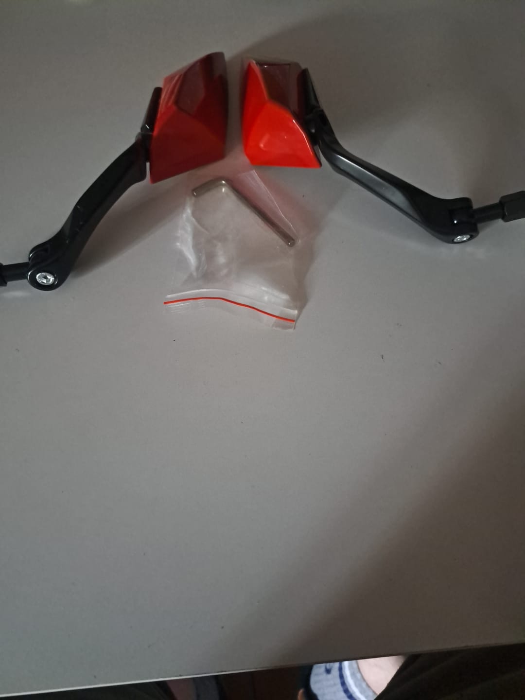 Roller Spiegel Farbe Rot