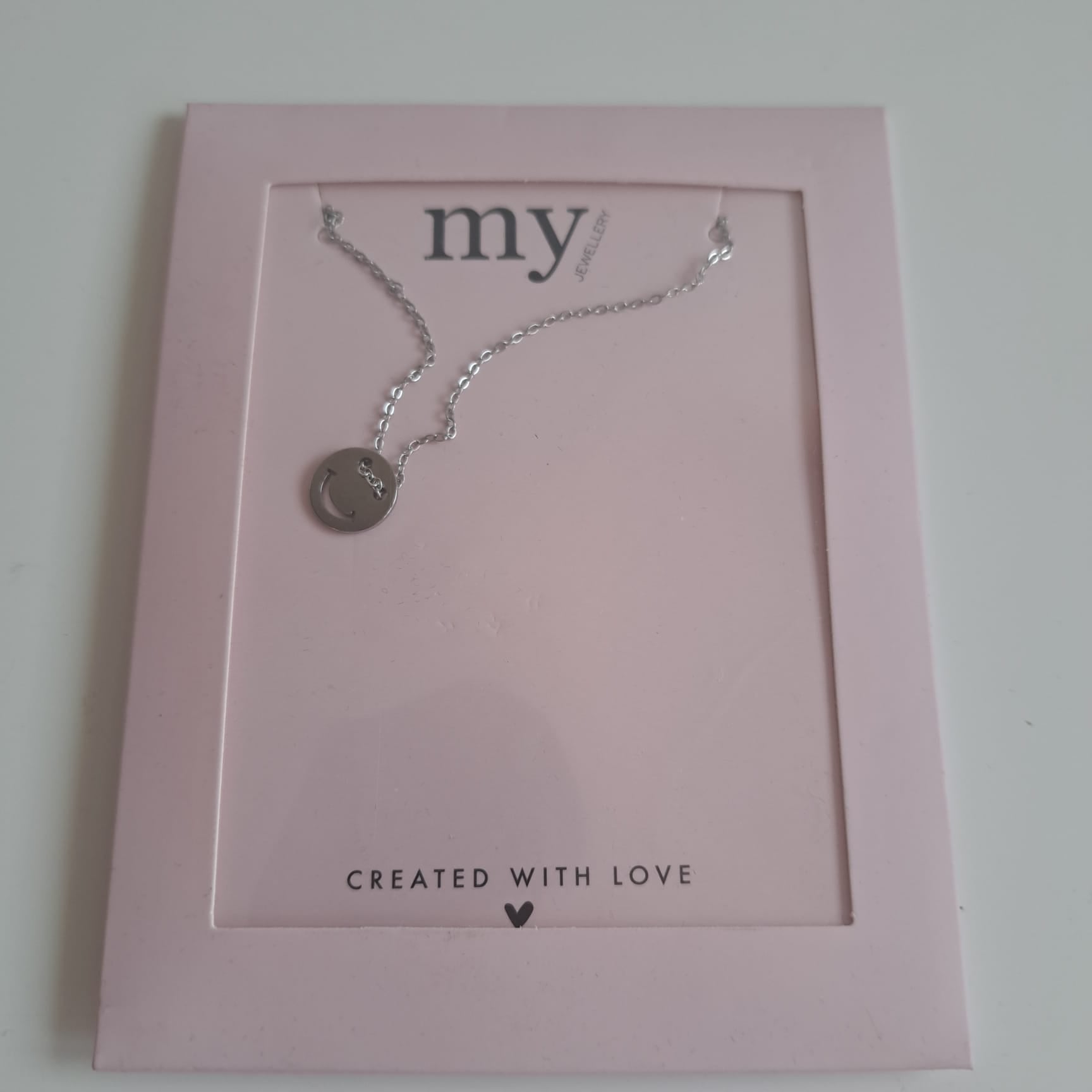 Das Armband ist die My Jewellery Charm Forever Loved